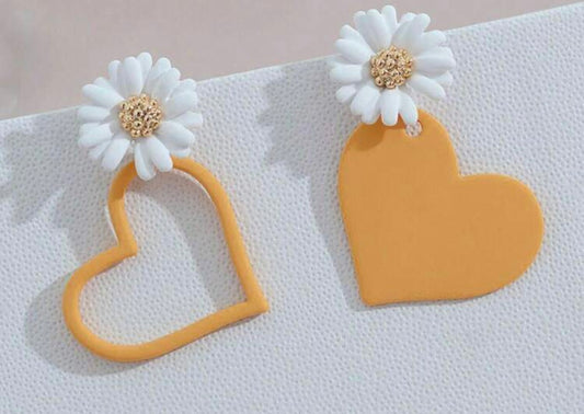 White / yellow  Mismatched Daisy Heart Flower Earrings